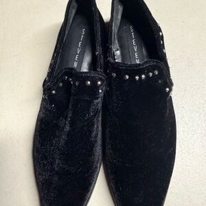 Black velvet shoes, brand new size 6